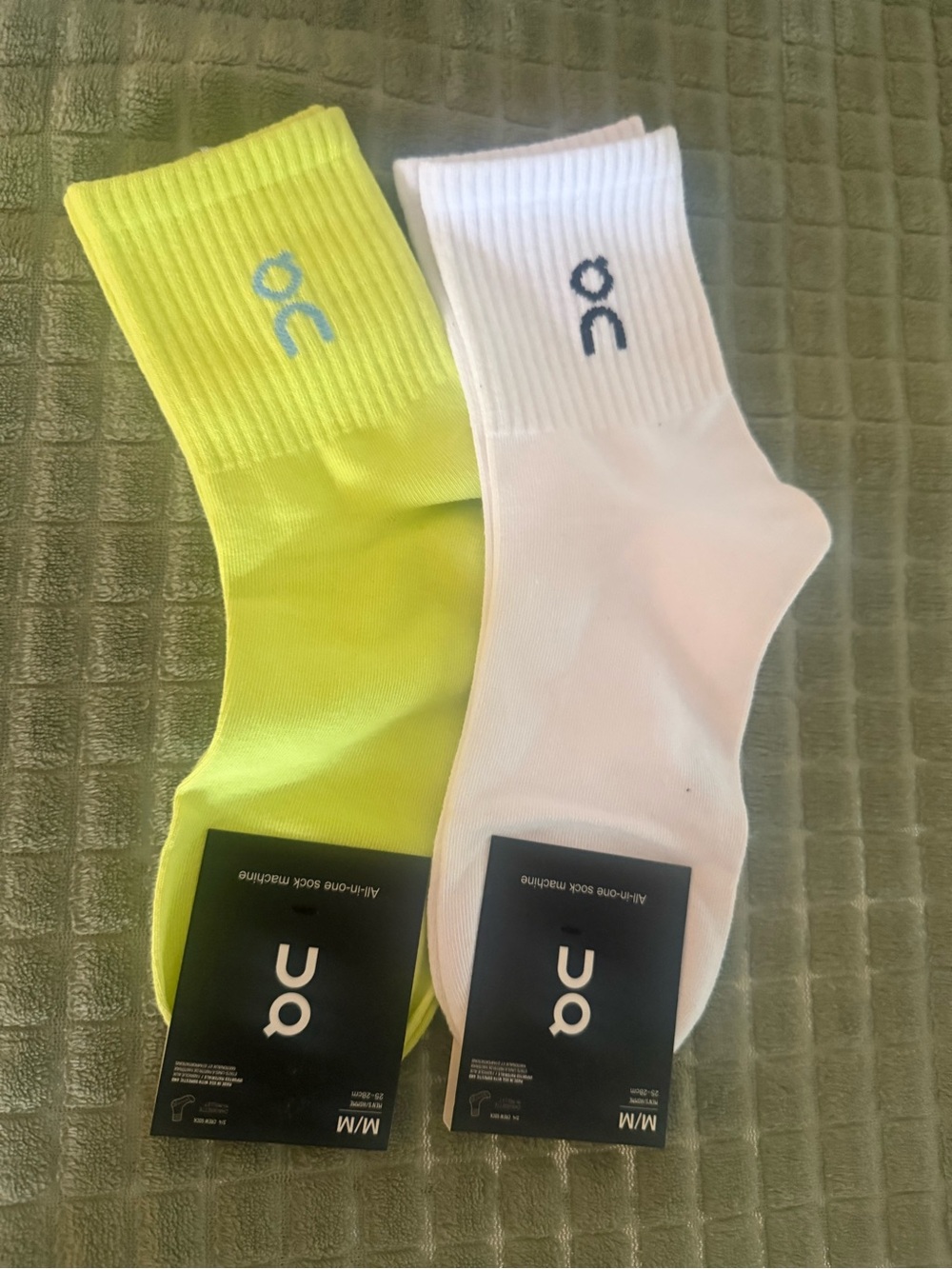 On Cloud 2 Pair Mens Socks Sz Med